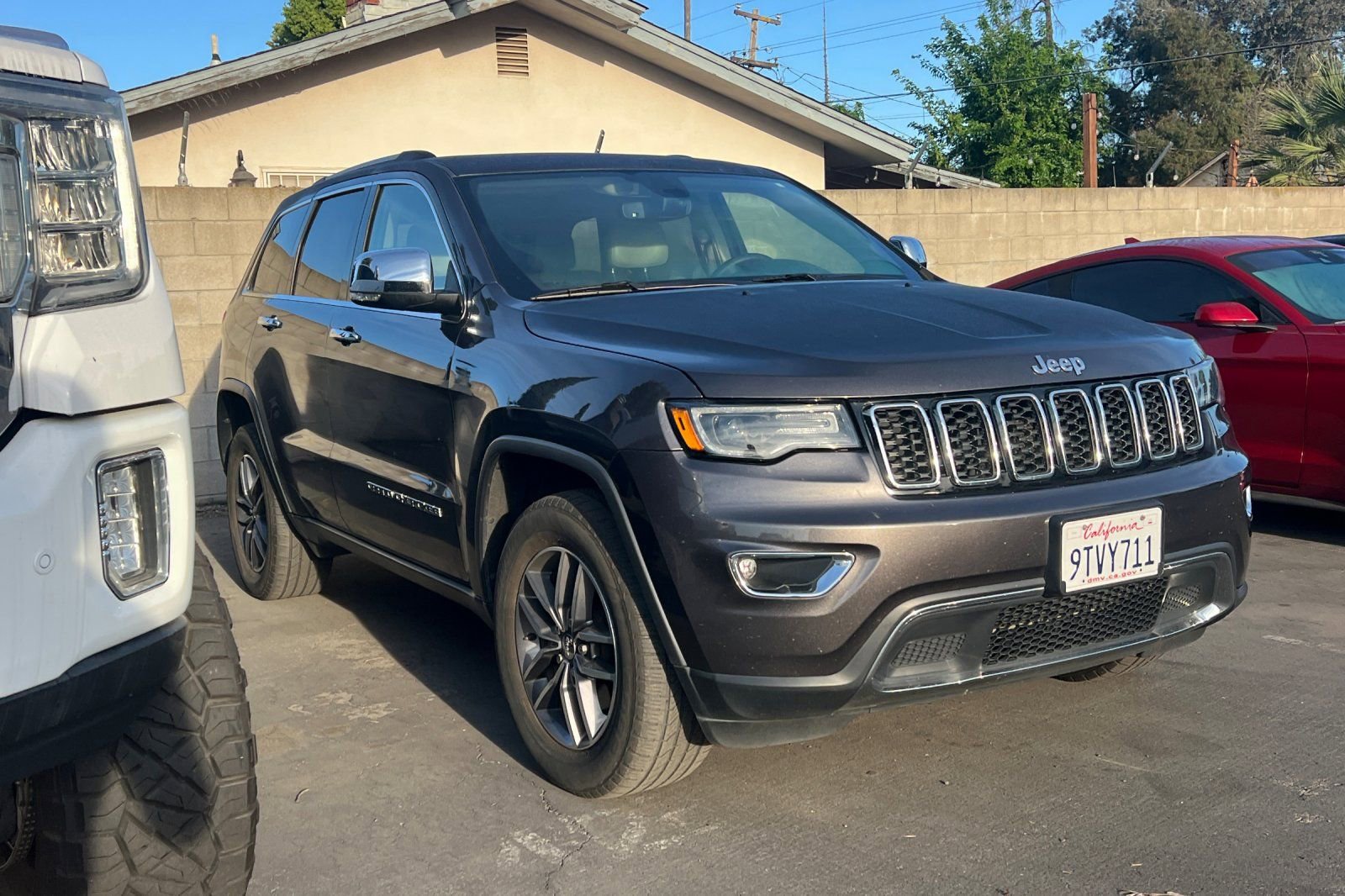 Used 2018 Jeep Grand Cherokee Limited w/ Luxury Group II image 2