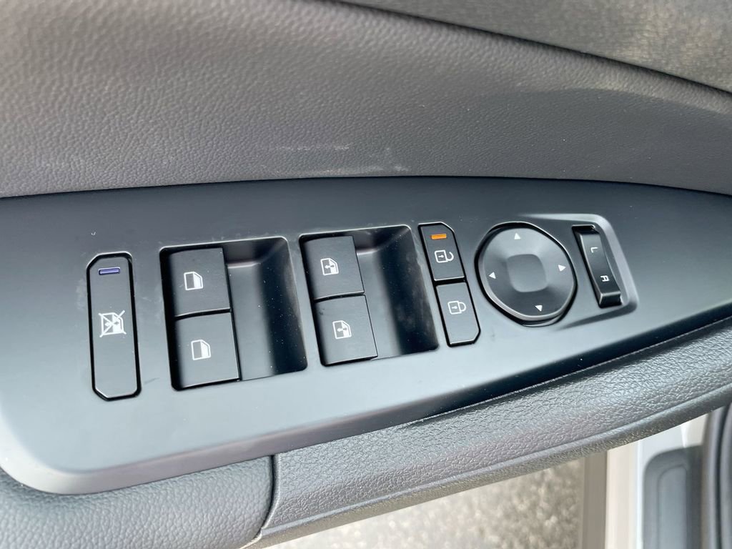 New 2026 Kia Sportage EX image 38