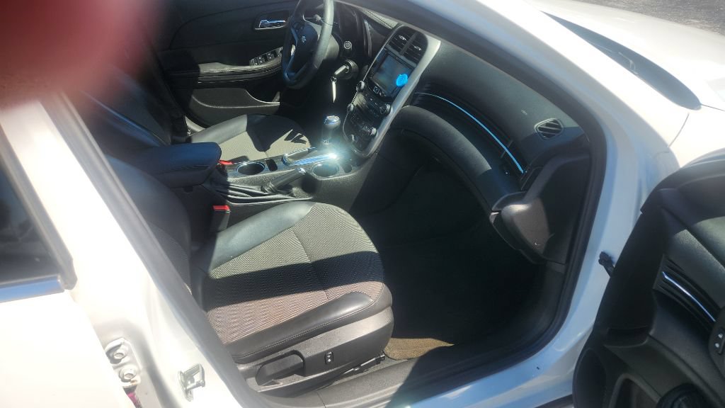Used 2015 Chevrolet Malibu LT w/ Power Convenience Package FWD image 17