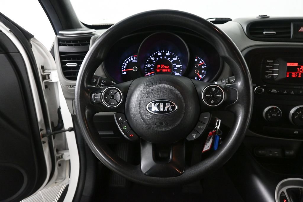 Used 2015 Kia Soul + image 2