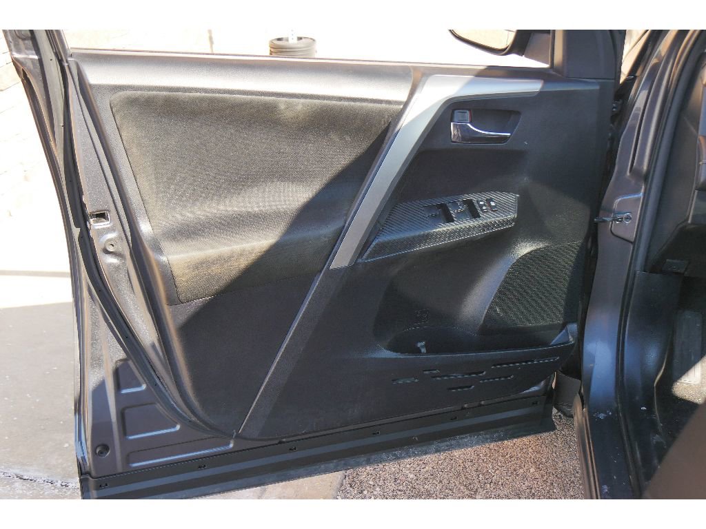 Used 2015 Toyota RAV4 XLE image 9