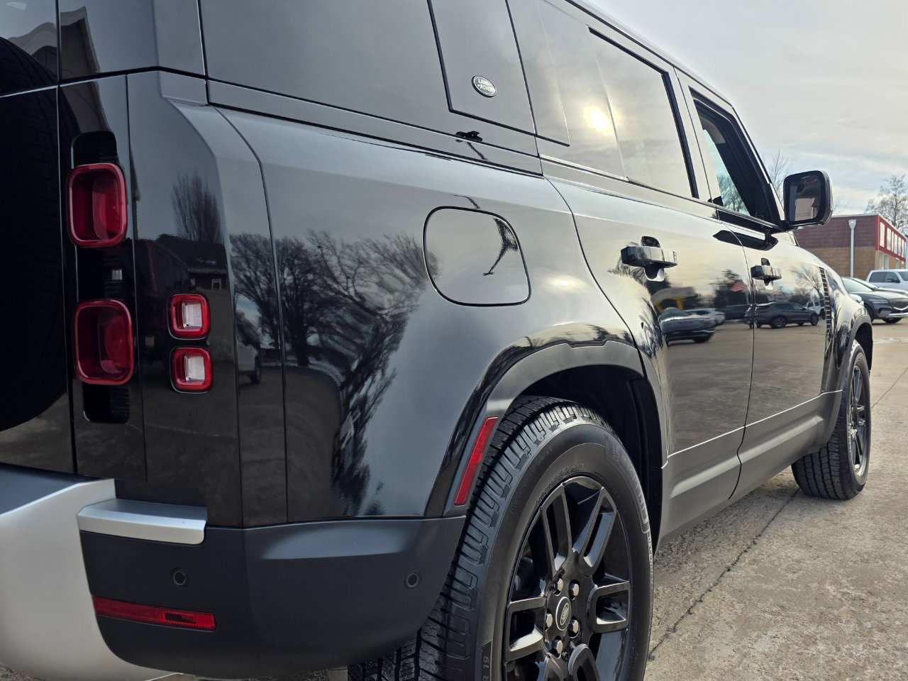 Used 2024 Land Rover Defender 110 S image 20