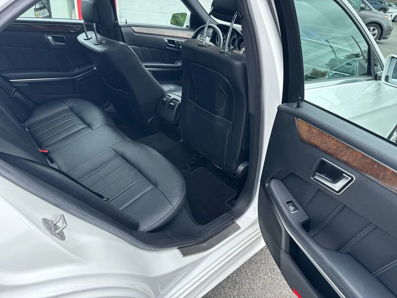 Used 2015 Mercedes-Benz E 400 4MATIC Sedan image 14