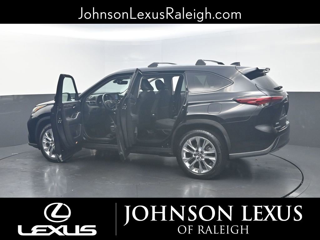 Used 2021 Toyota Highlander Limited image 29