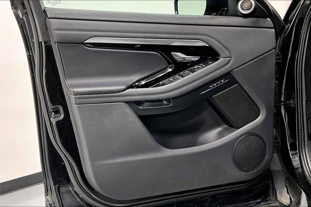 Used 2020 Land Rover Range Rover Evoque SE image 21