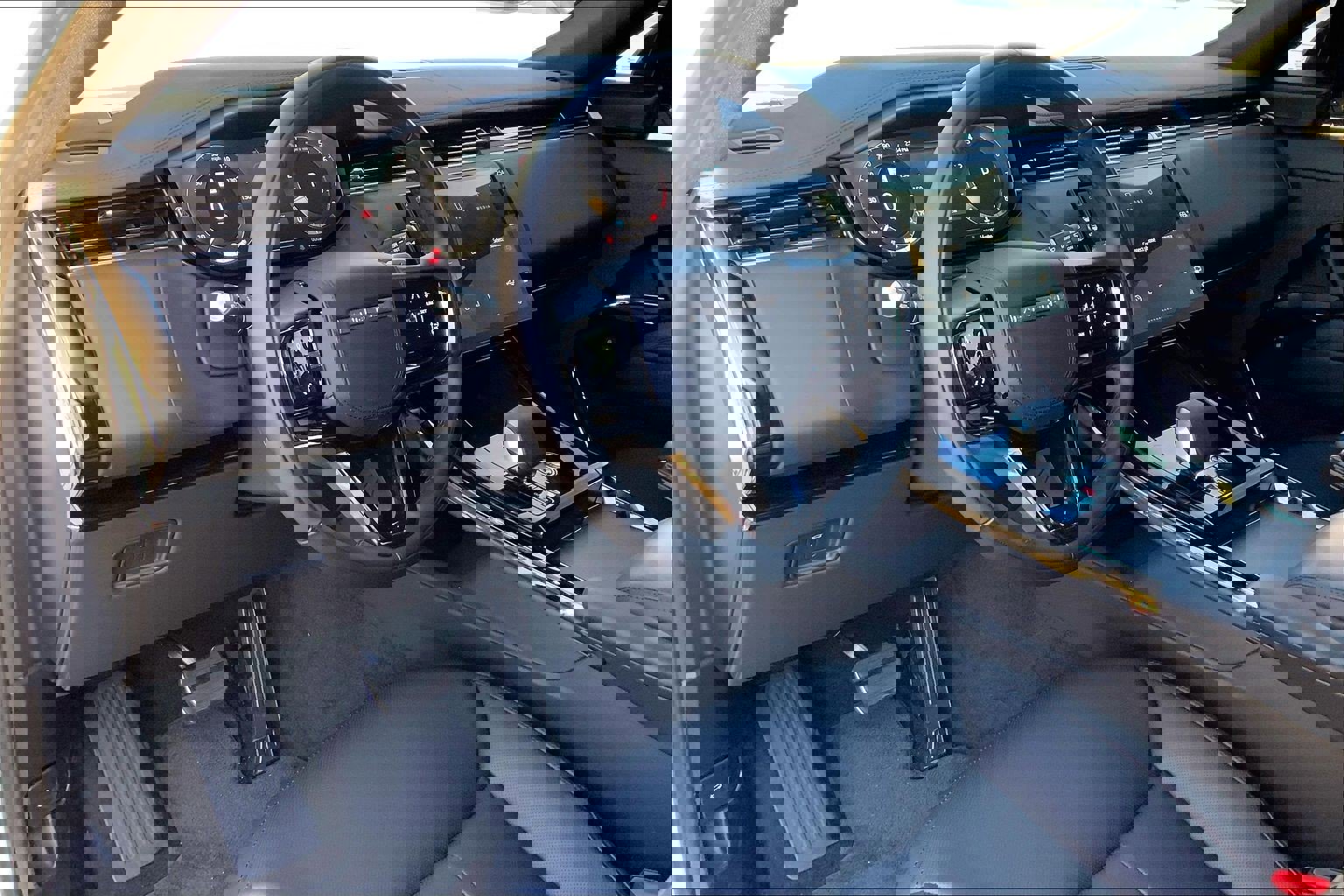 Used 2025 Land Rover Range Rover Sport Dynamic SE image 17