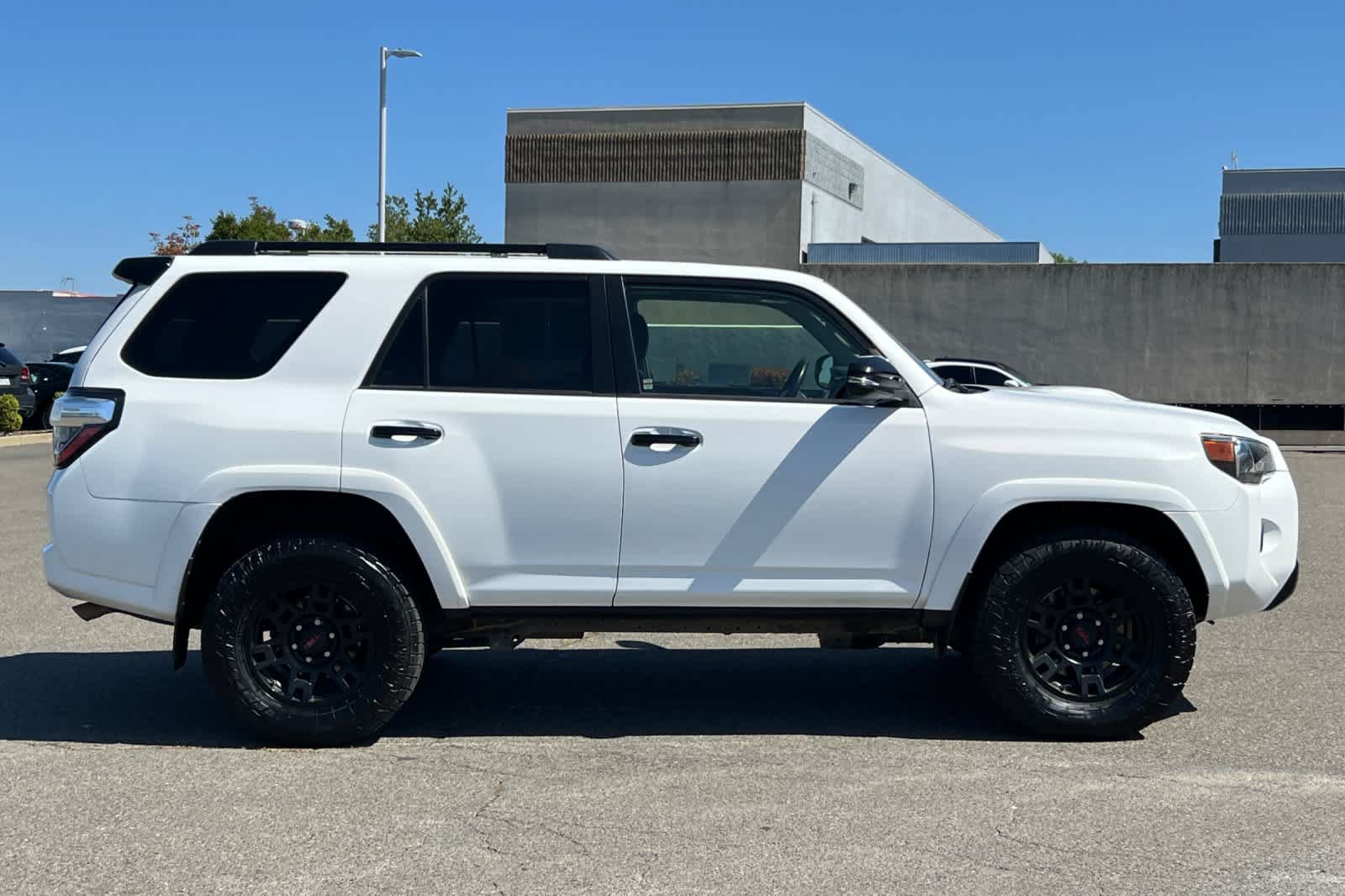 Certified 2021 Toyota 4Runner Venture w/ Moonroof Package AWD/4WD image 6