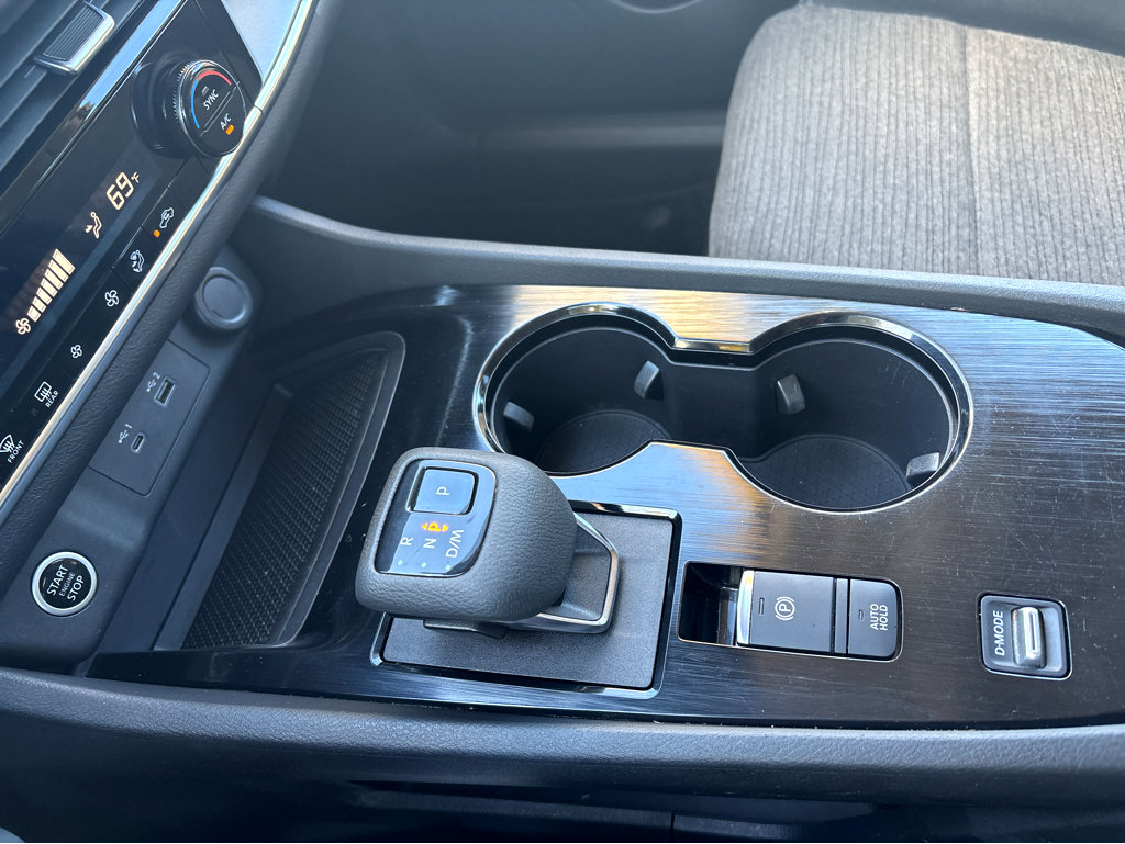 Used 2022 Nissan Rogue SV image 11