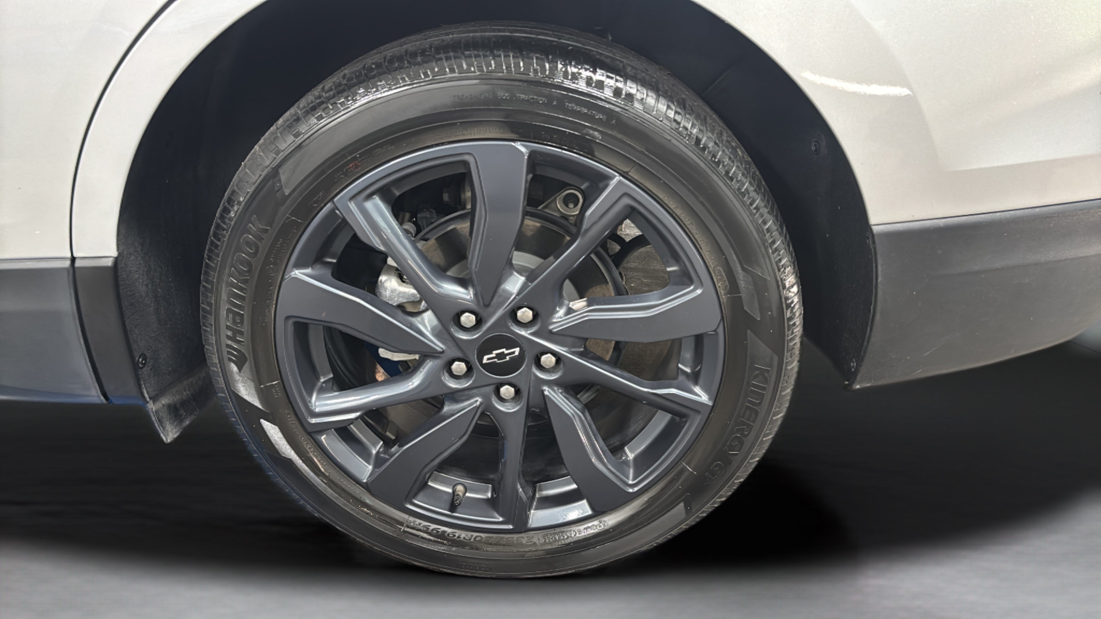 Used 2022 Chevrolet Equinox RS w/ Infotainment Package FWD image 32