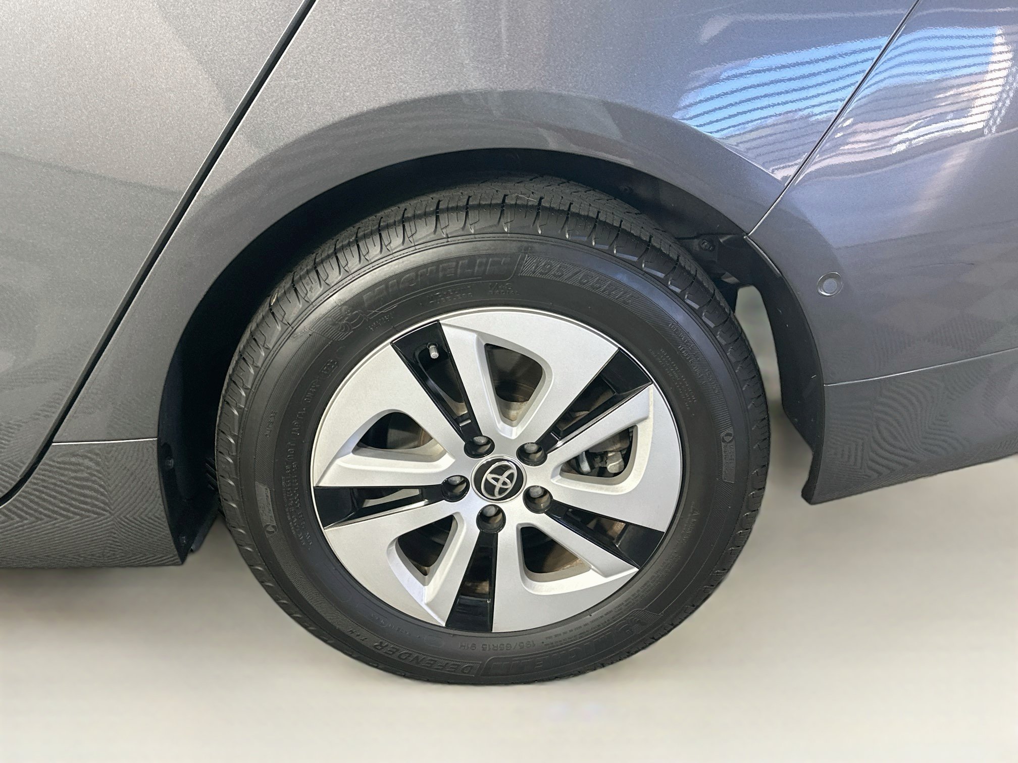 Used 2018 Toyota Prius Two w/ Prius Two Safety Plus Package FWD image 11