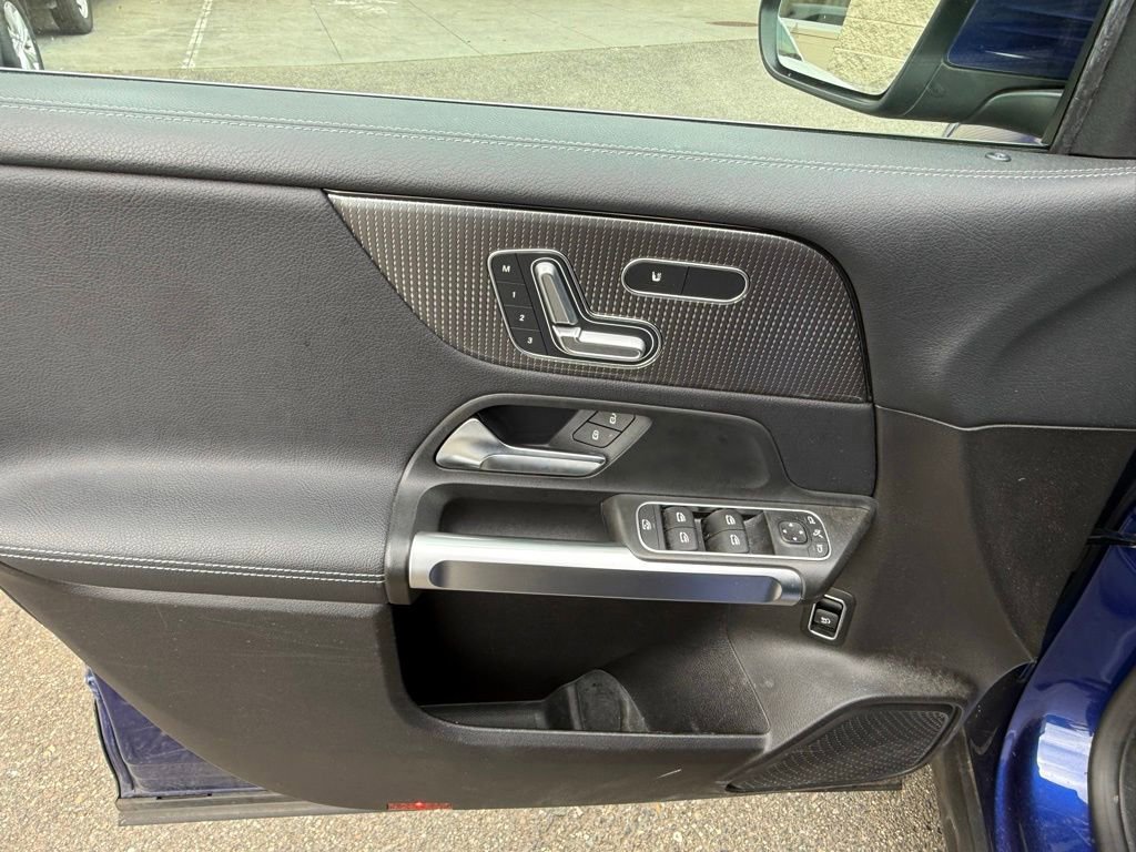 Used 2020 Mercedes-Benz GLB 250 4MATIC image 5