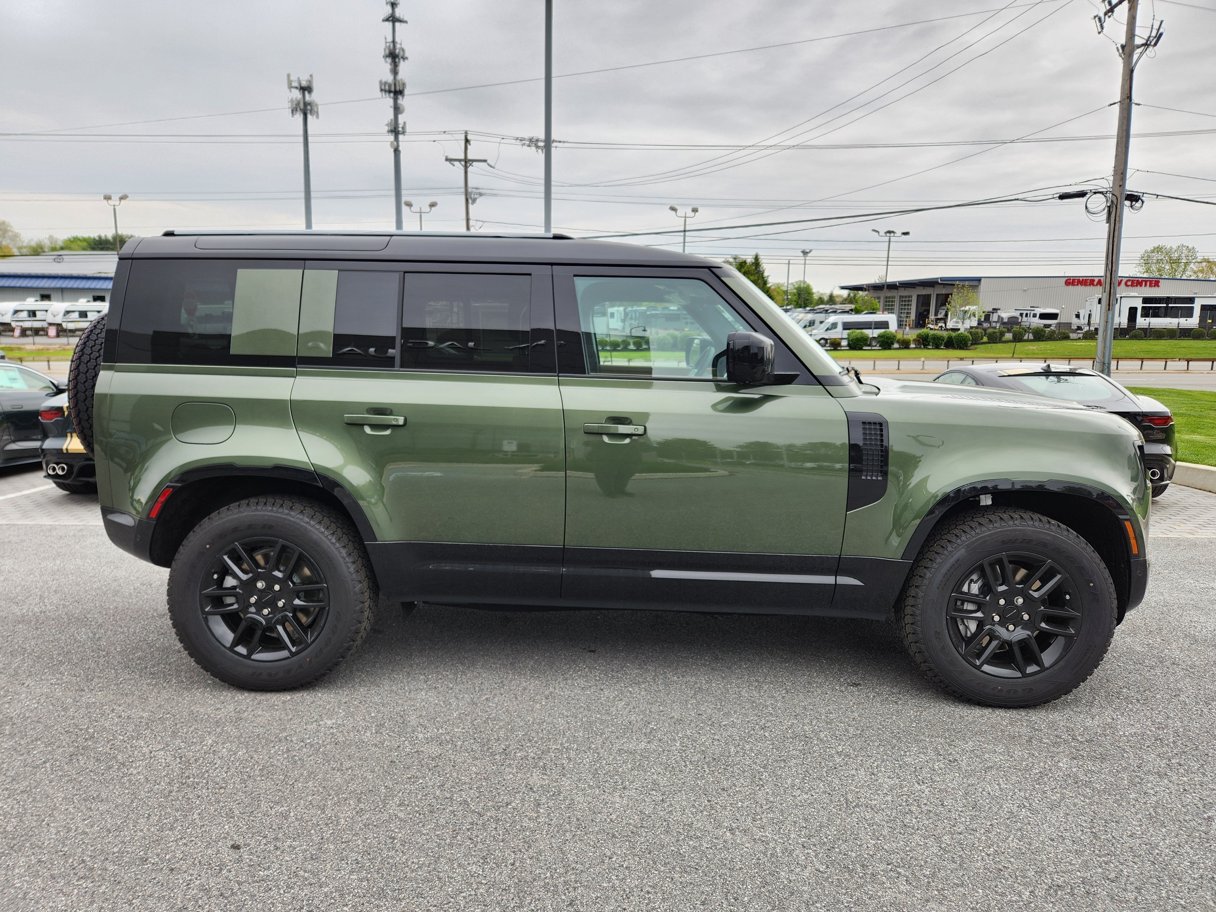 New 2026 Land Rover Defender 110 X-Dynamic SE AWD/4WD image 6