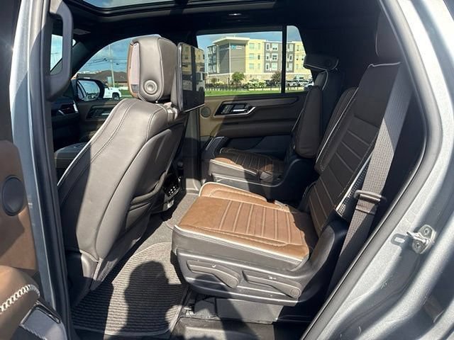 Used 2026 GMC Yukon Denali Ultimate AWD/4WD image 12