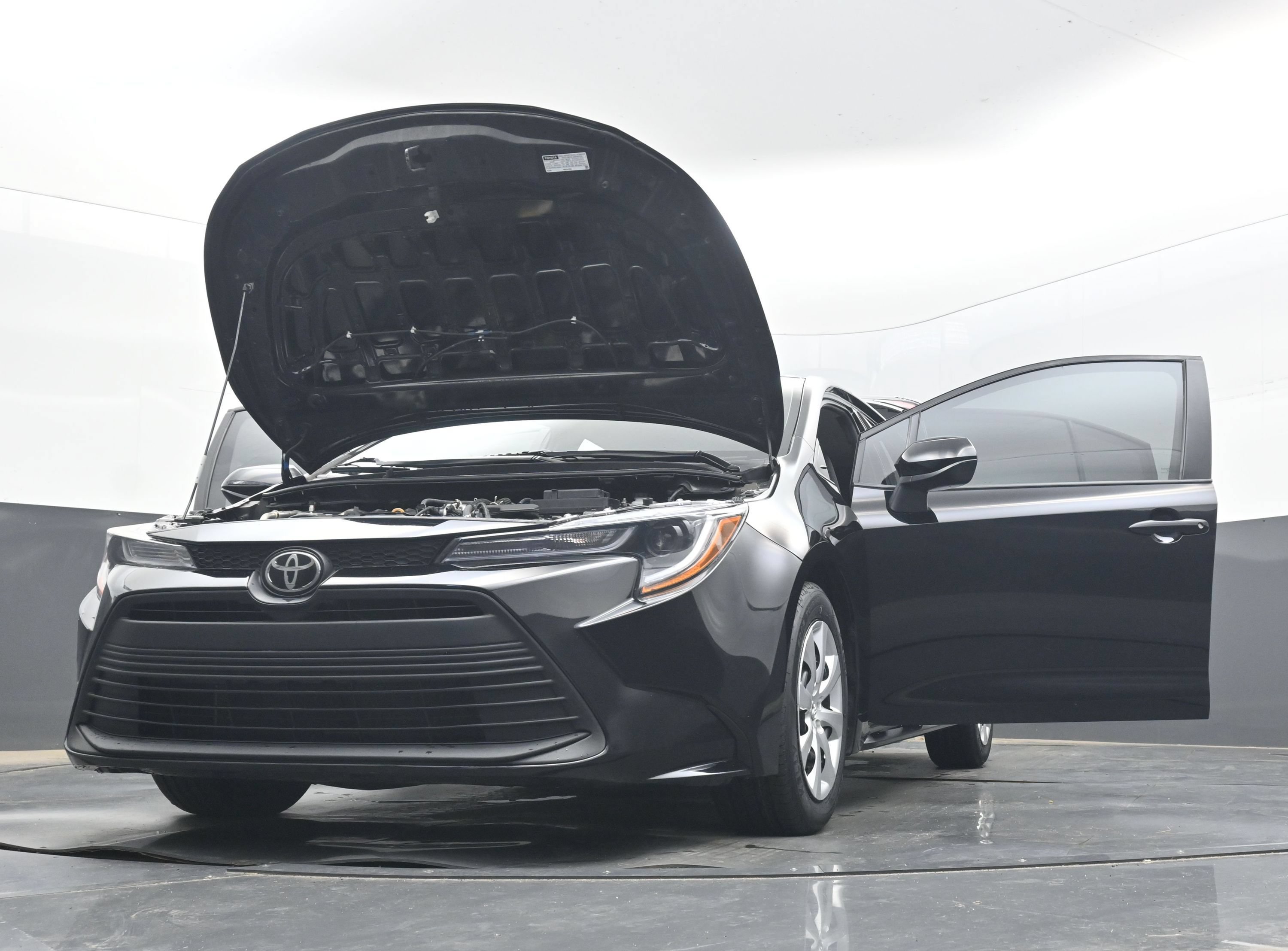 Used 2025 Toyota Corolla LE FWD image 41
