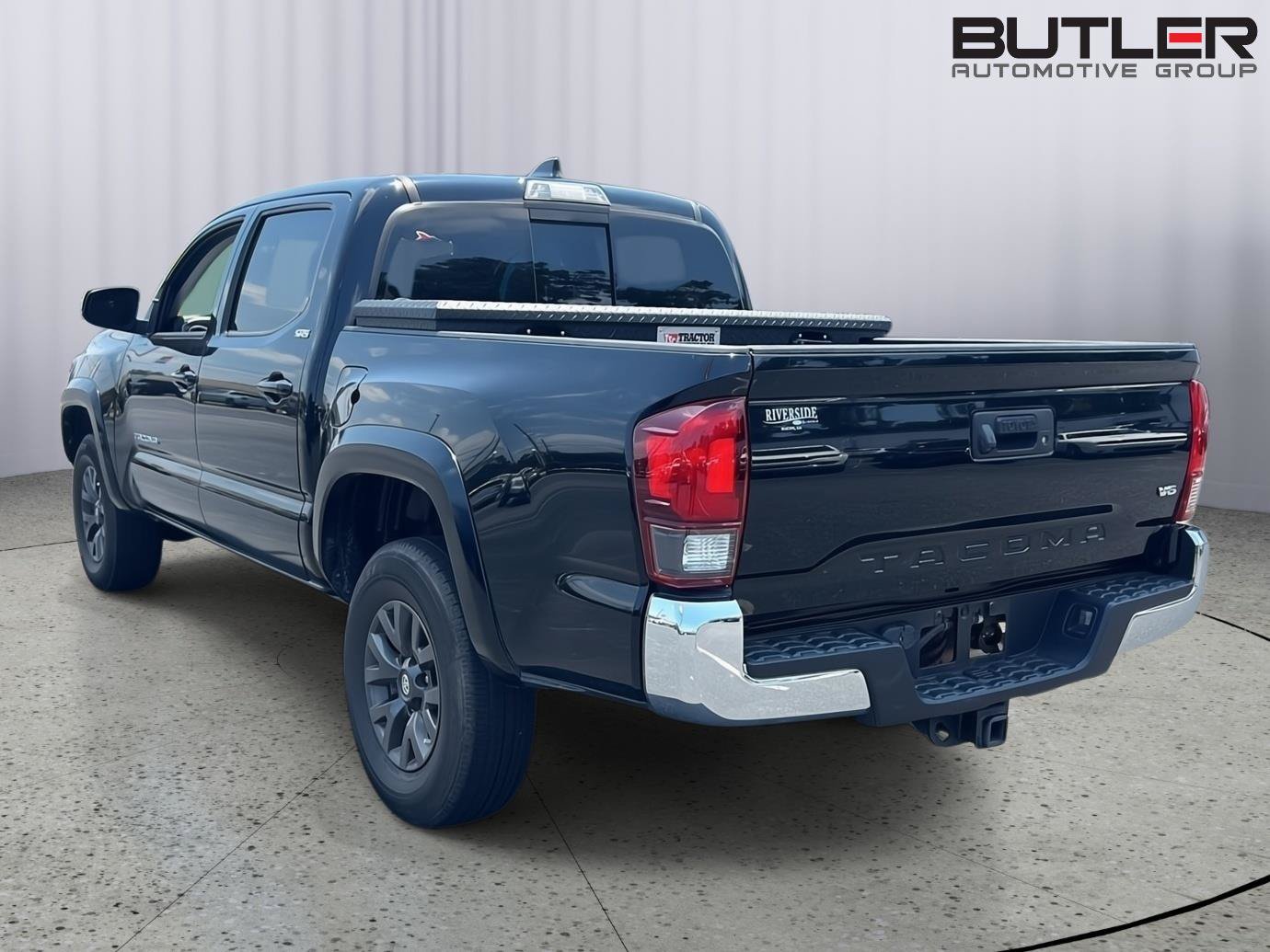 Used 2022 Toyota Tacoma SR5 RWD image 2