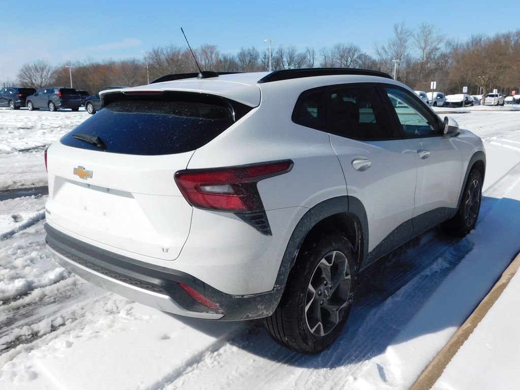 Used 2025 Chevrolet Trax LT w/ LT Convenience Package image 10