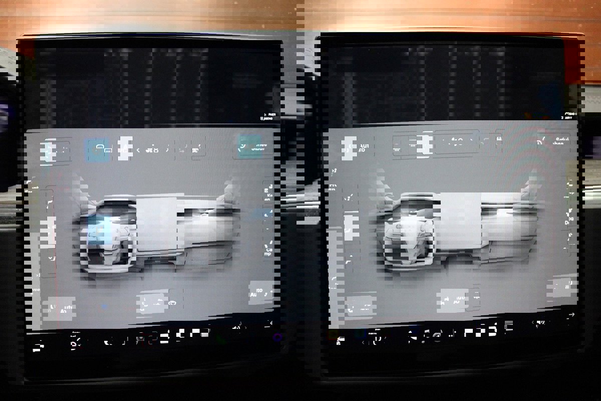 Used 2023 Tesla Model S AWD image 32