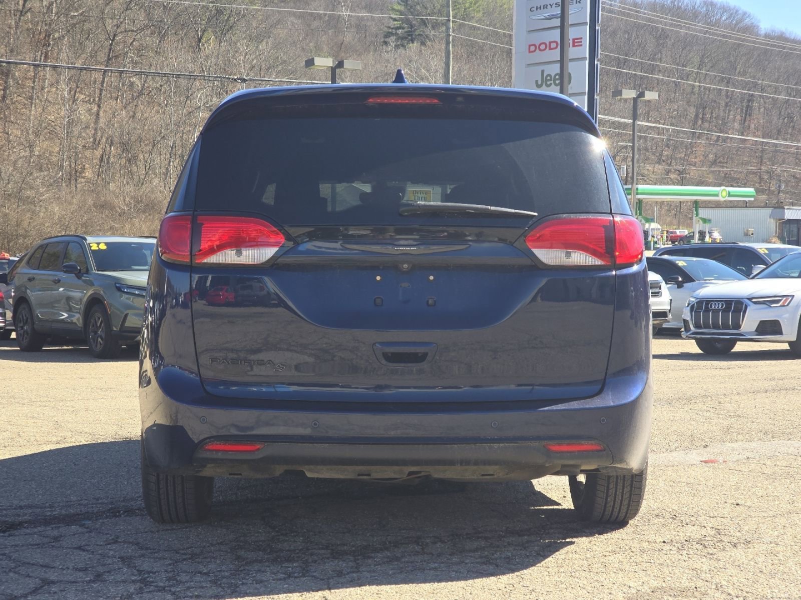 Used 2019 Chrysler Pacifica Touring Plus w/ Advanced Safetytec Group image 13