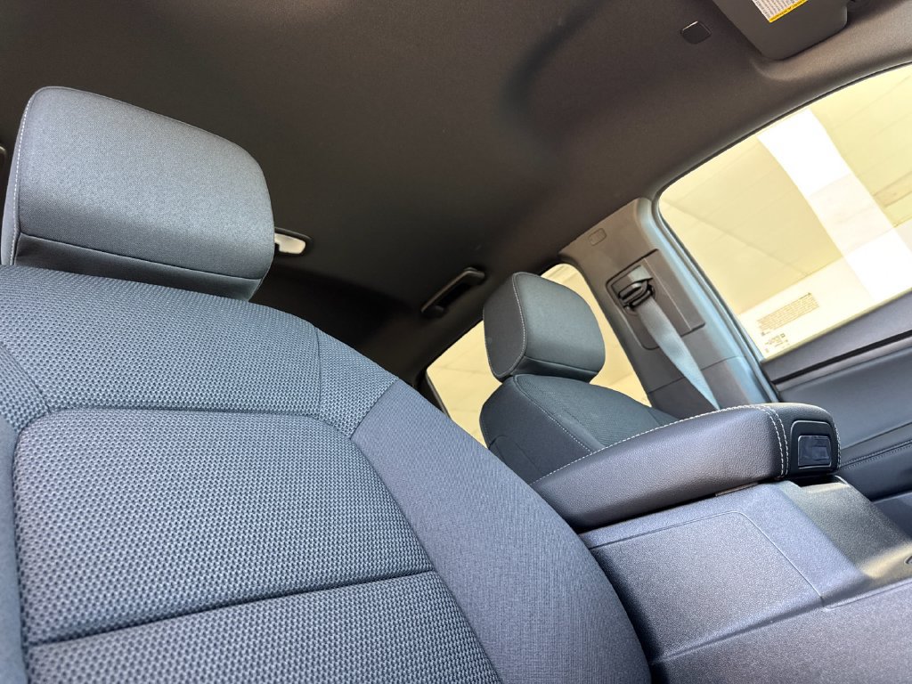 New 2026 GMC Canyon Elevation w/ LPO, Black Badging Package RWD image 15