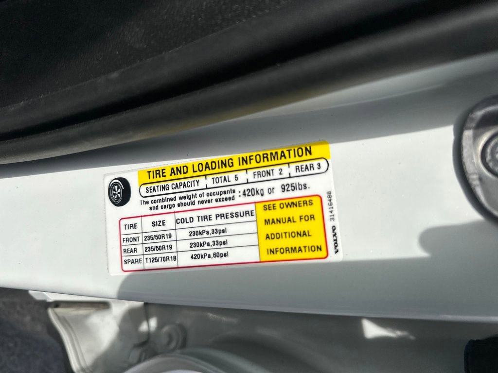 Used 2023 Volvo XC40 B5 Plus w/ Protection Package Premier image 28