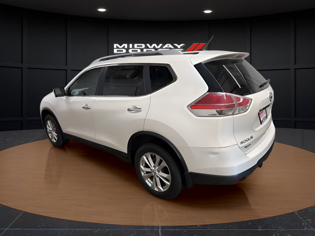 Used 2016 Nissan Rogue SV AWD/4WD image 3