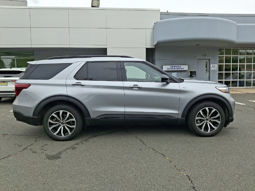 Used 2023 Ford Explorer ST-Line w/ Class IV Trailer Tow Package AWD/4WD image 10