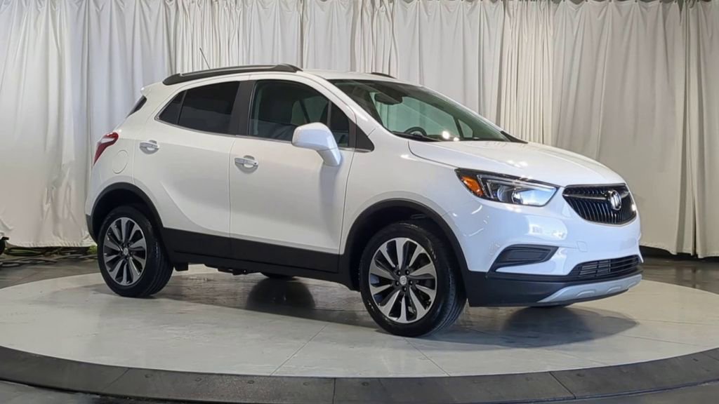 Used 2022 Buick Encore Preferred AWD/4WD image 2