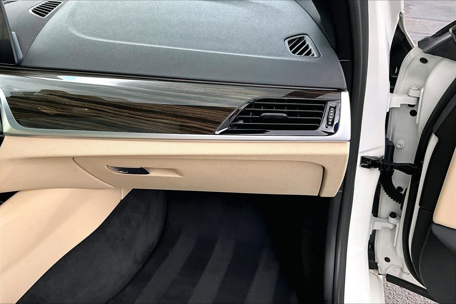 Used 2019 BMW 530i w/ Convenience Package RWD image 20