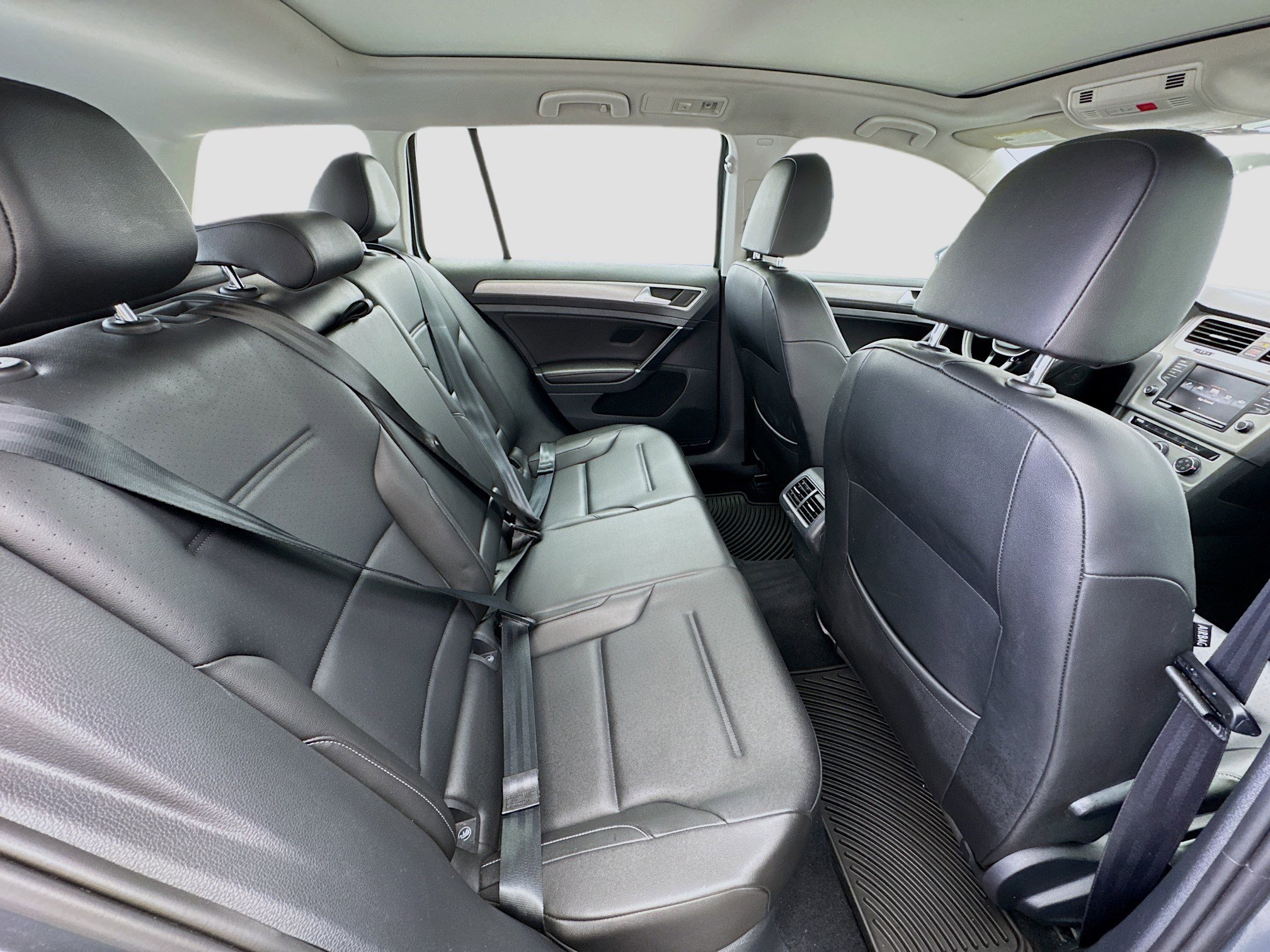 Used 2016 Volkswagen Golf Limited Edition image 19