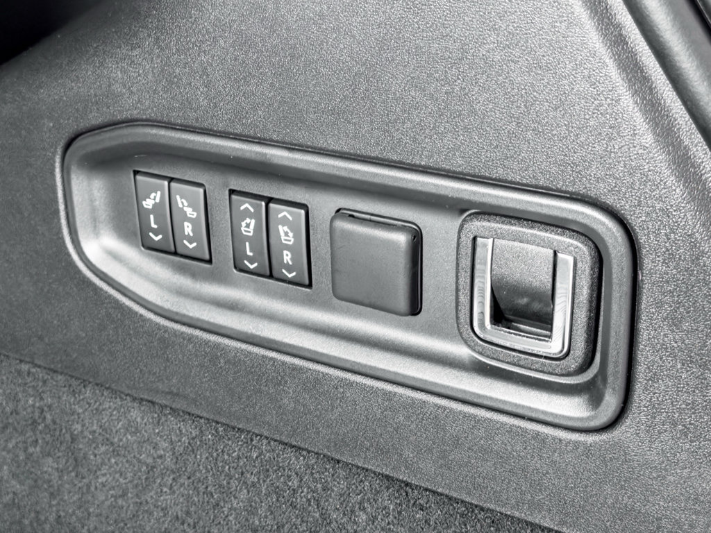 Used 2026 Cadillac Vistiq Platinum w/ LPO, Floor Liner Package AWD/4WD image 27
