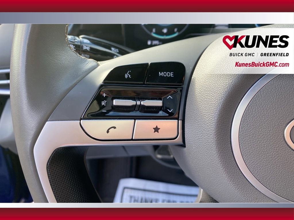 Used 2025 Hyundai Elantra SEL image 22