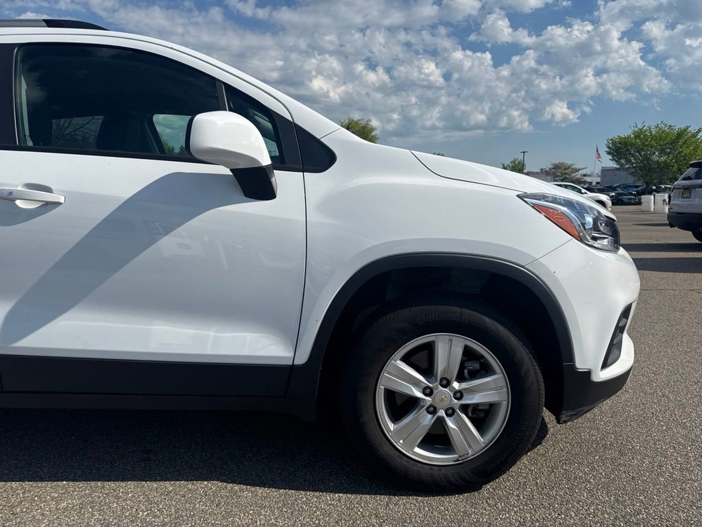 Used 2022 Chevrolet Trax LT w/ LT Convenience Package AWD/4WD image 11