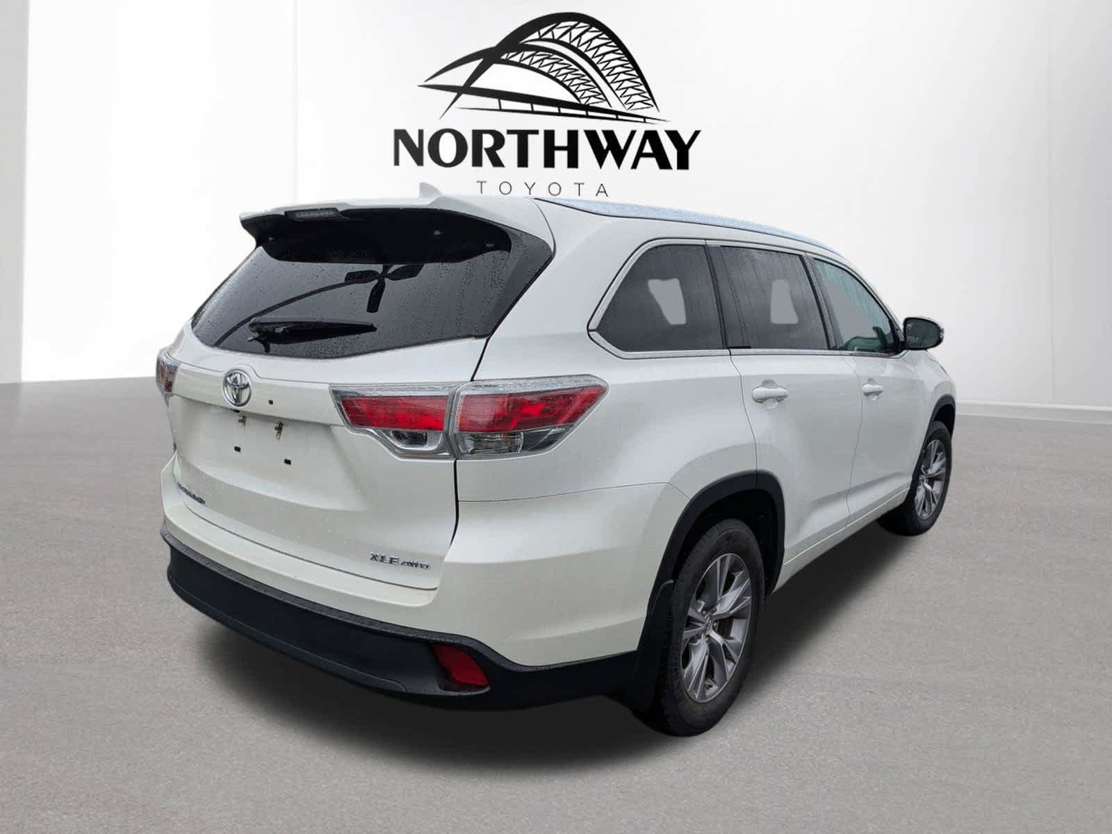 Used 2015 Toyota Highlander XLE AWD/4WD image 3