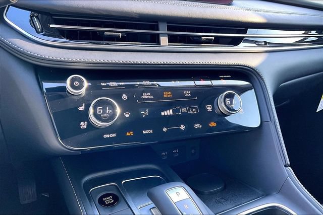 Used 2027 INFINITI QX60 Luxe w/ Cargo Package AWD/4WD image 31