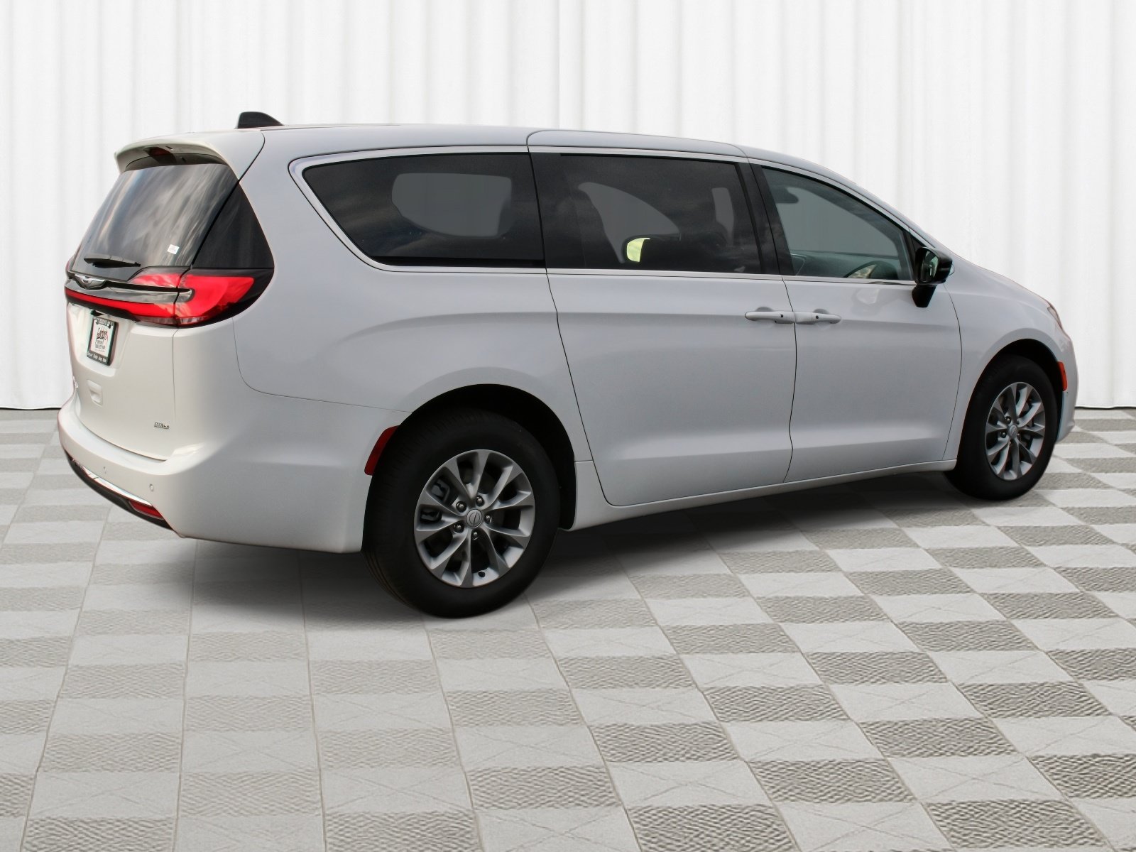 New 2026 Chrysler Pacifica Select AWD/4WD image 34