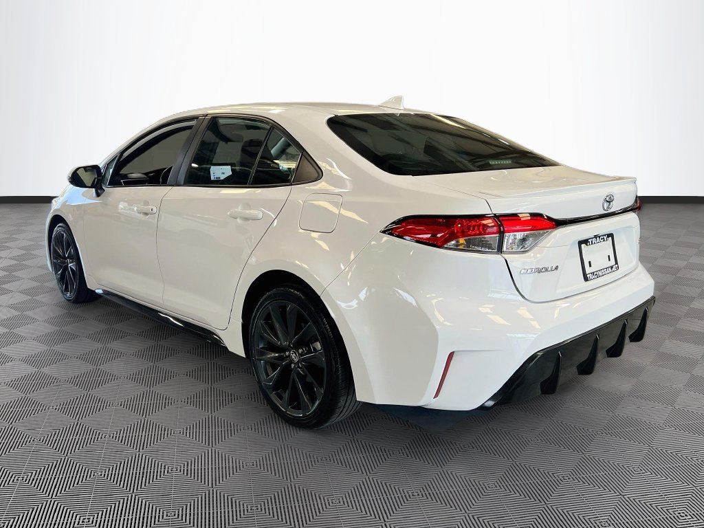 Used 2024 Toyota Corolla SE w/ SE Convenience Package FWD image 5