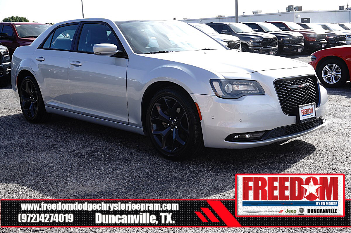 Used 2023 Chrysler 300 S RWD image 7