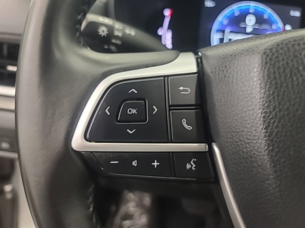 Used 2025 Toyota Grand Highlander AWD image 33