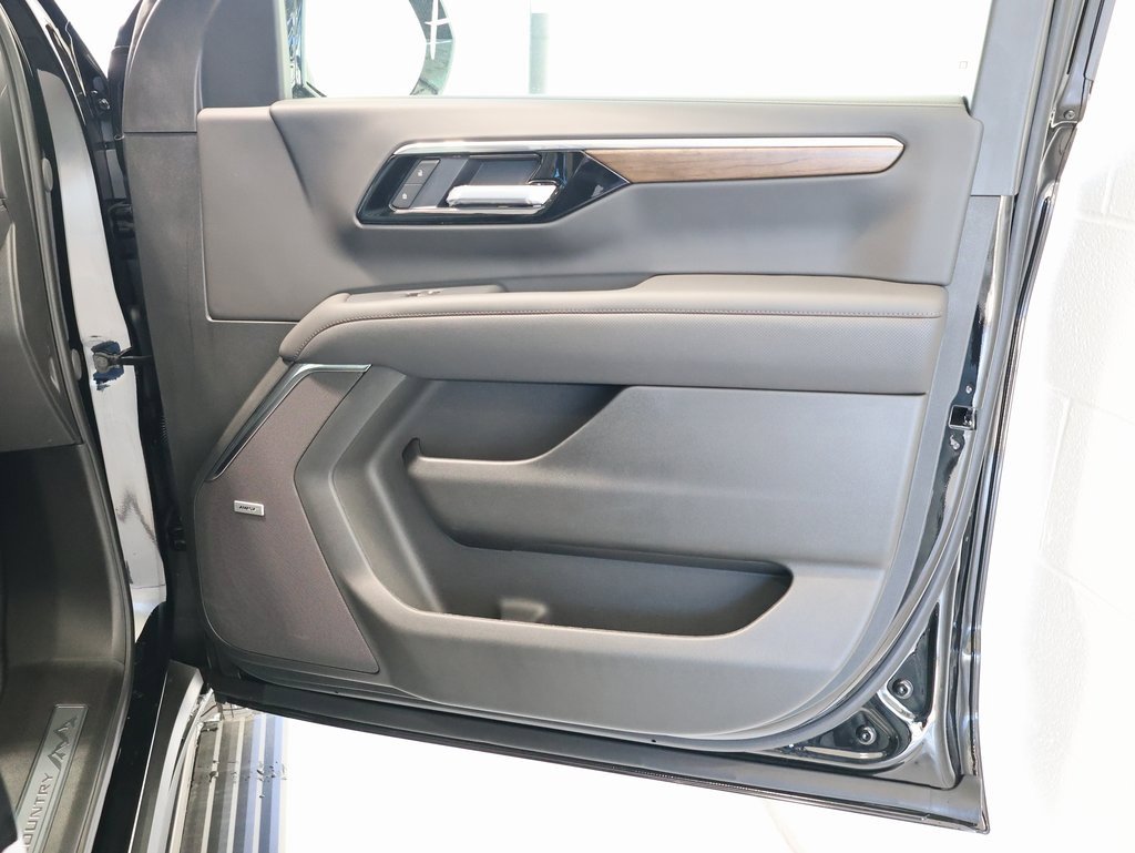 New 2025 Chevrolet Suburban High Country image 41