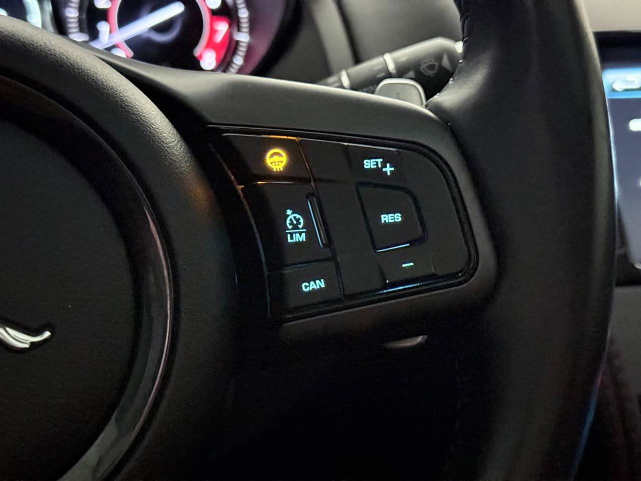 Used 2017 Jaguar F-TYPE R image 35