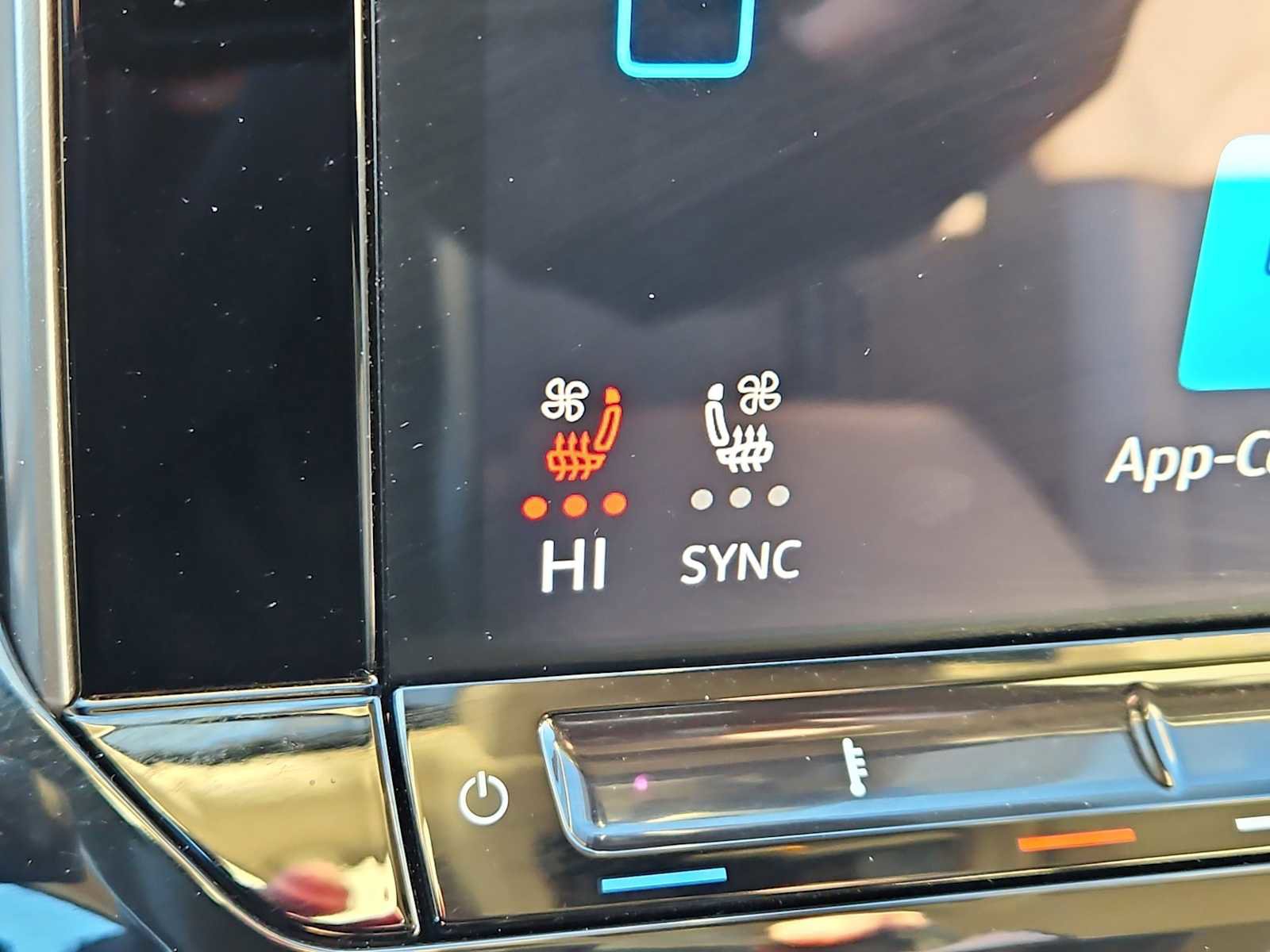 Certified 2025 Volkswagen Atlas SE image 18