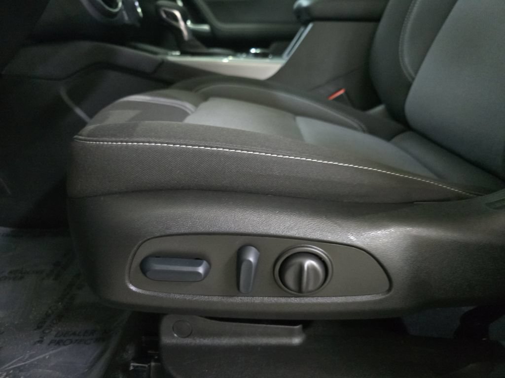 Used 2025 Chevrolet Blazer LT FWD image 28