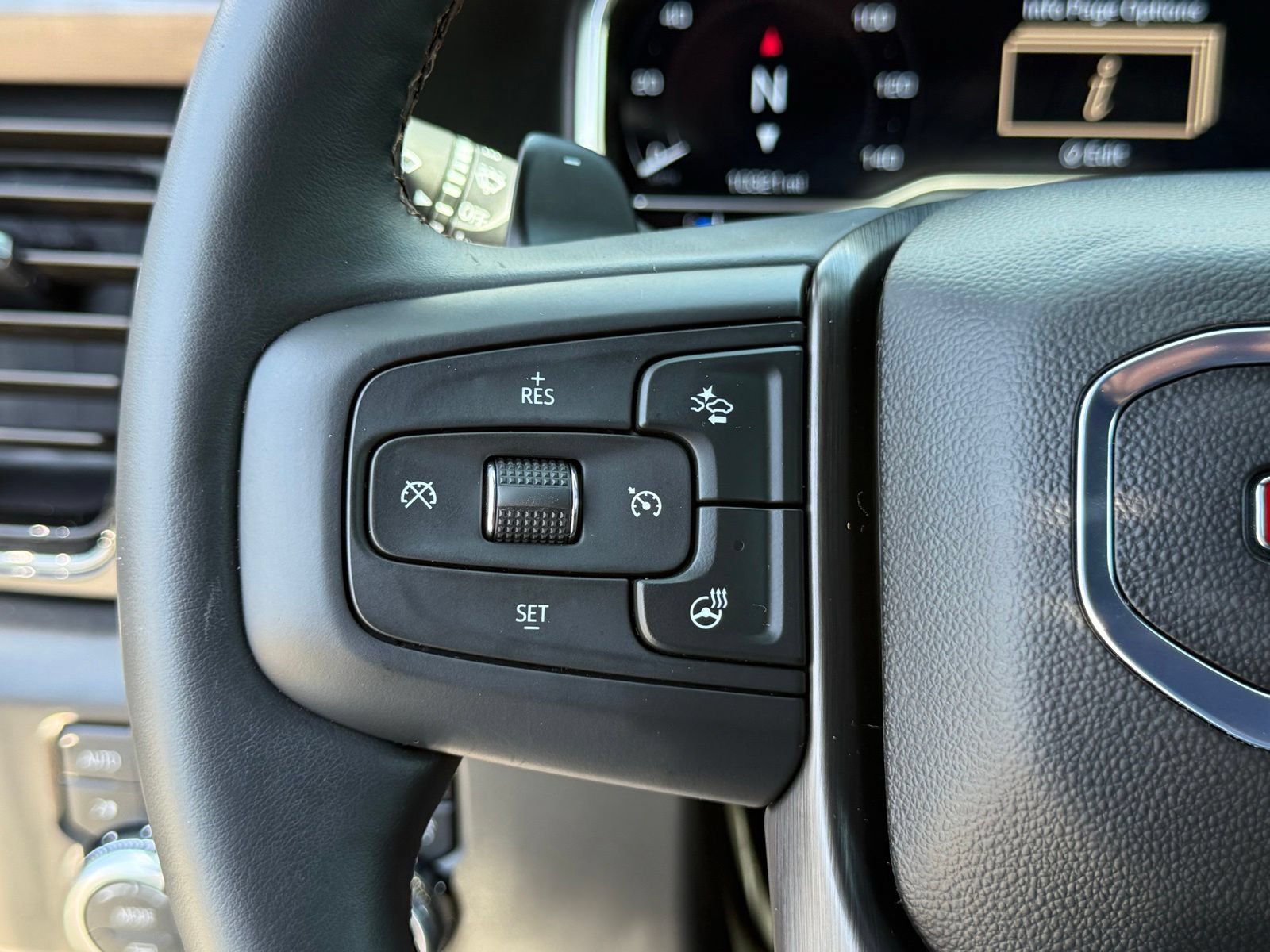 Used 2025 GMC Sierra 1500 AT4 w/ Technology Package AWD/4WD image 29