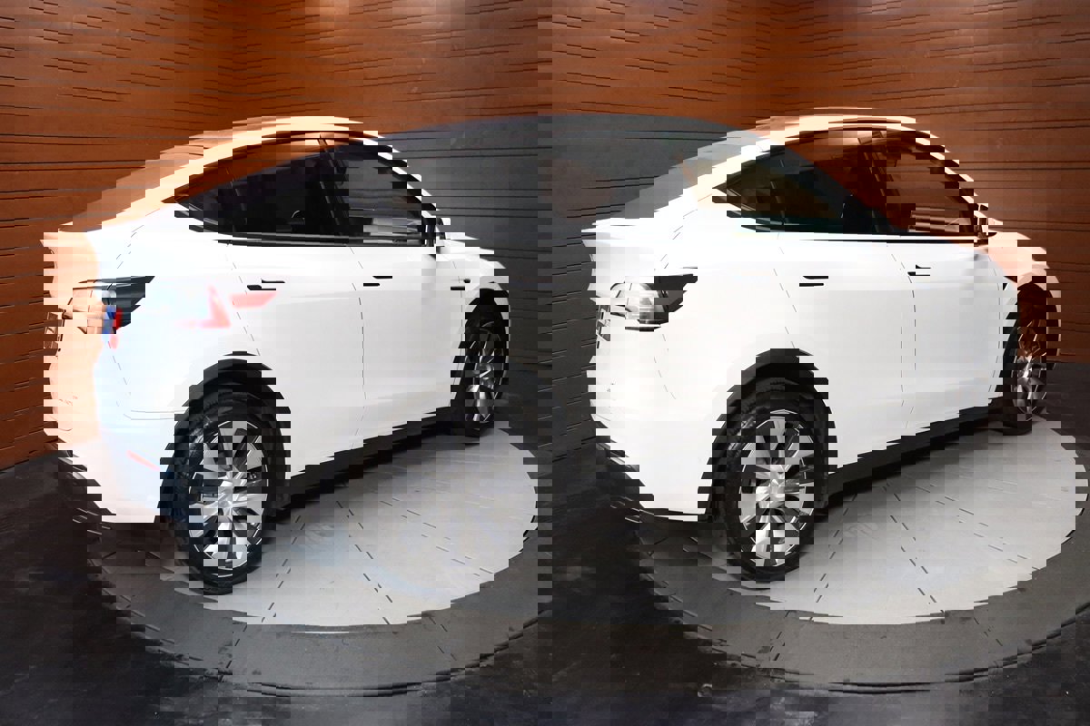 Used 2023 Tesla Model Y Long Range image 17