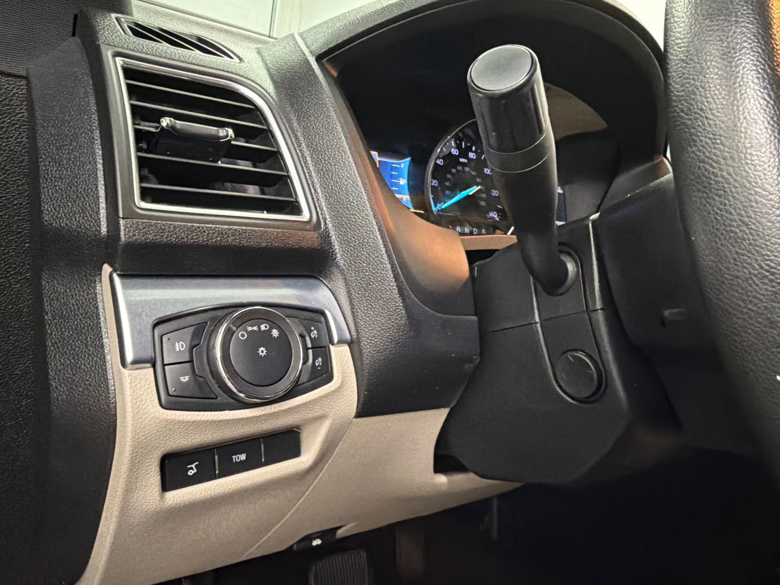 Used 2019 Ford Explorer Limited w/ Class III Trailer Tow Package FWD image 35