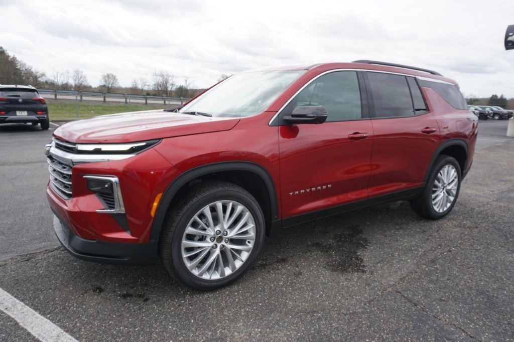New 2025 Chevrolet Traverse LT w/ Driver Confidence Package image 3