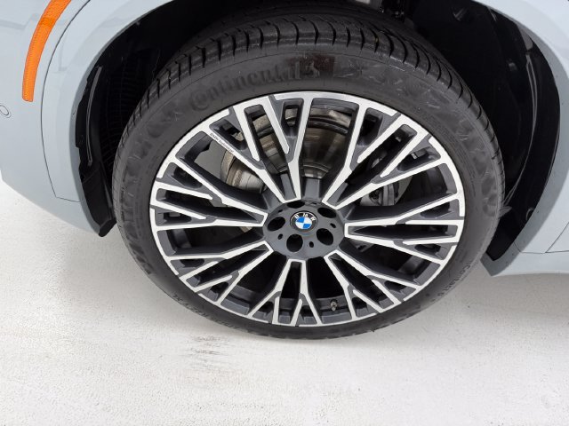 Used 2026 BMW X5 xDrive40i w/ M Sport Package AWD/4WD image 7