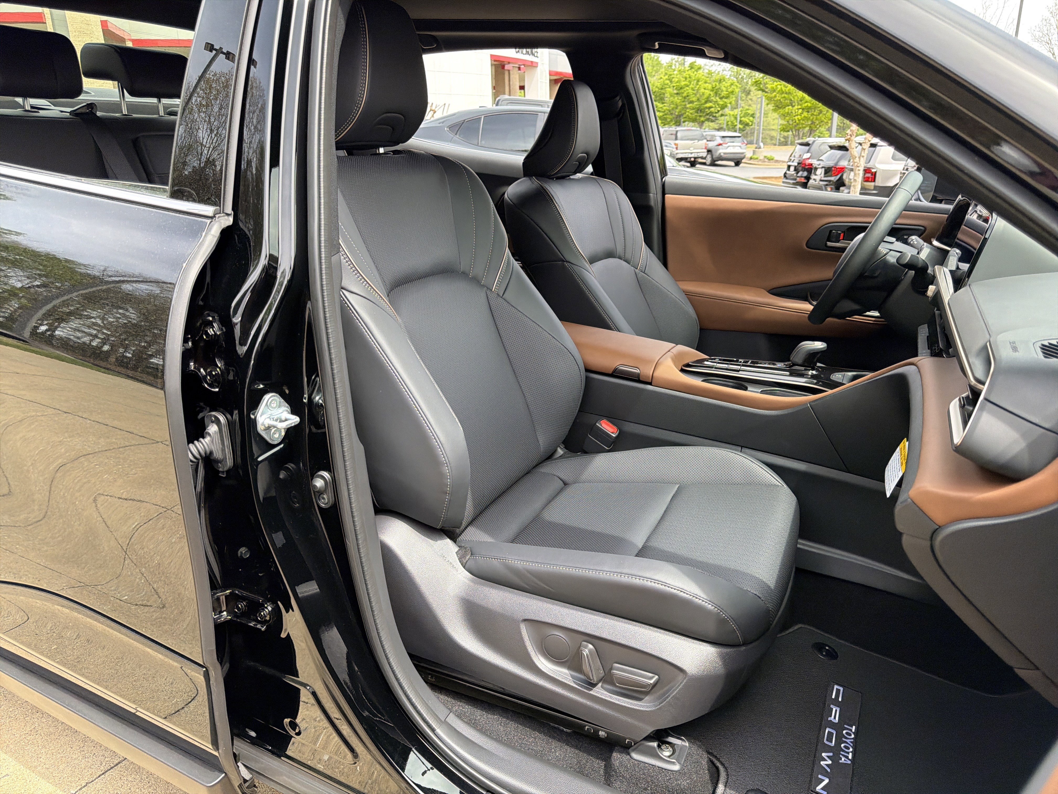 Used 2026 Toyota Crown Limited w/ Advanced Technology Package image 16