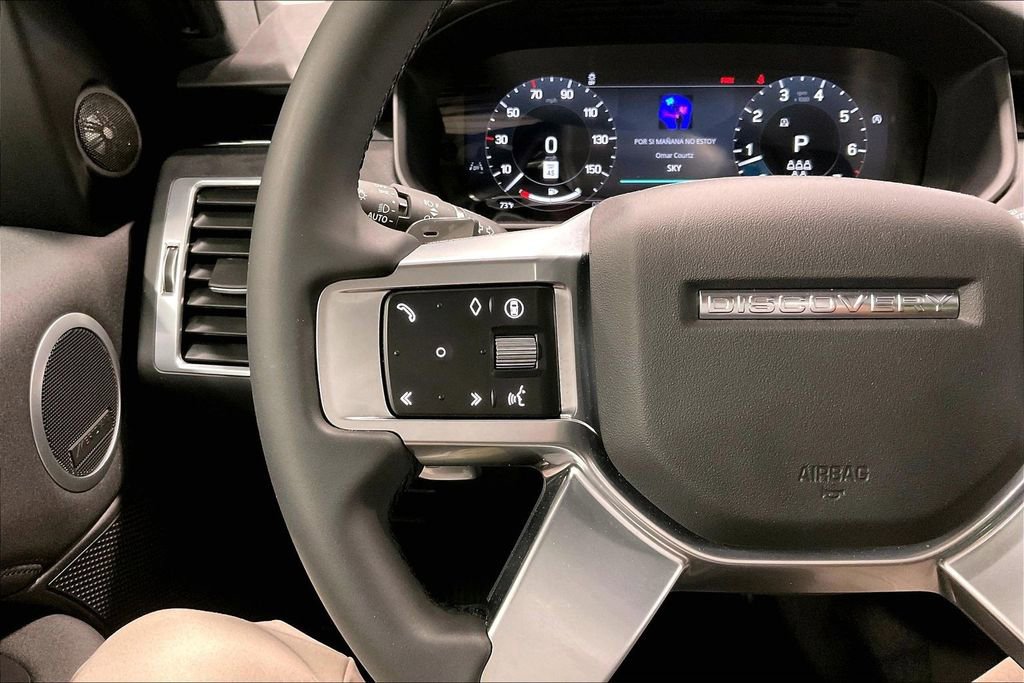 Used 2025 Land Rover Discovery S AWD/4WD image 11
