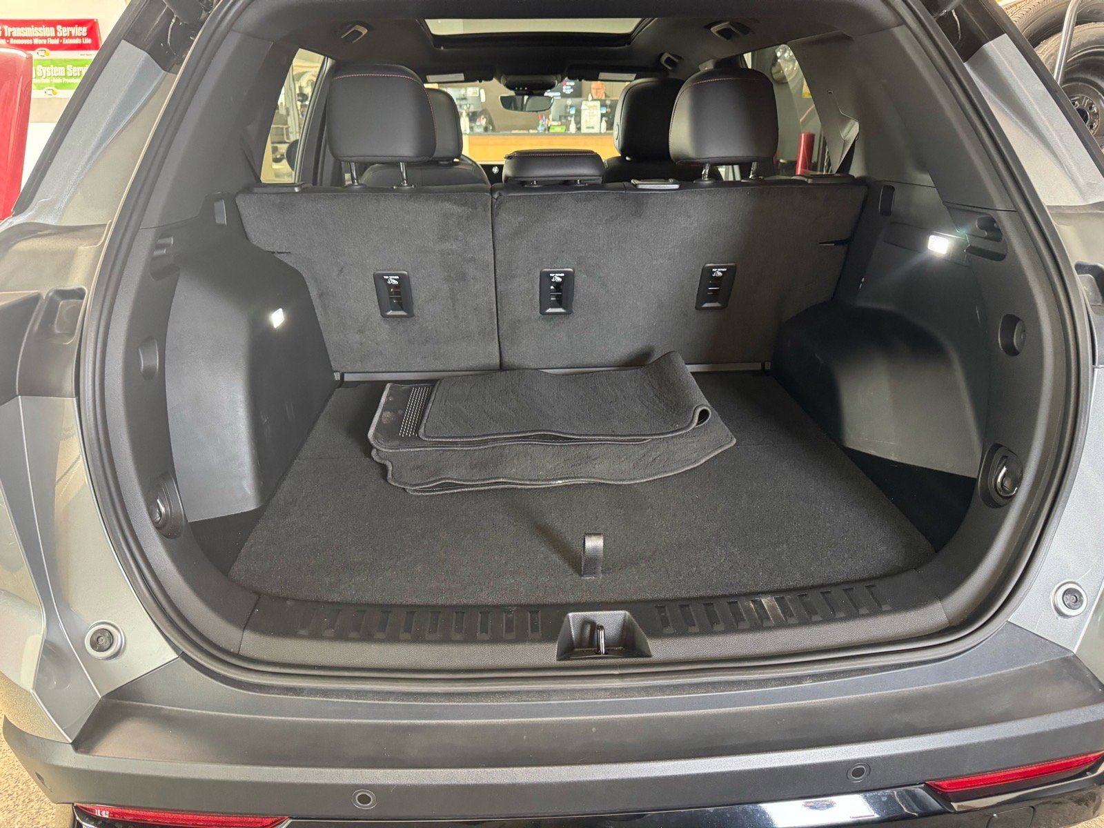 Used 2025 Chevrolet Equinox RS w/ Safety and Technology Package AWD/4WD image 8